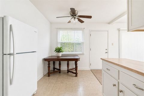 Photo of 3301 Santa Fe Ave #51, Long Beach, CA 90810 (MLS # WS26089022)