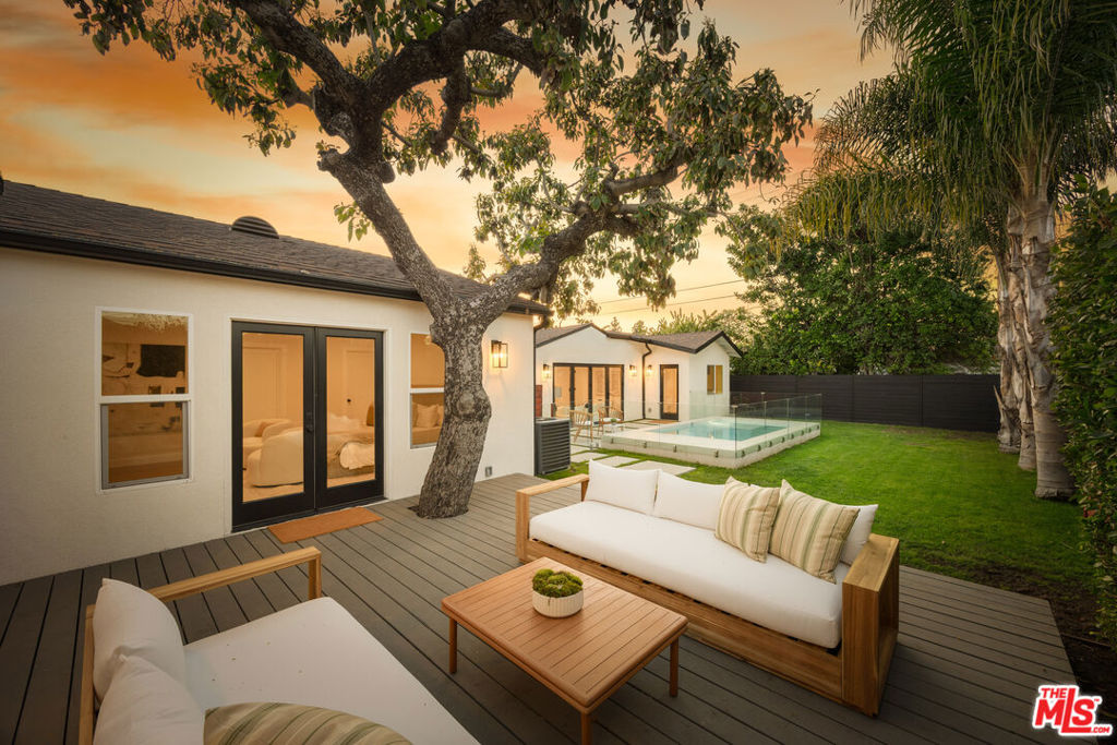 3953 S Victoria Avenue