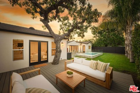 3953 S Victoria Avenue View Park CA 90008