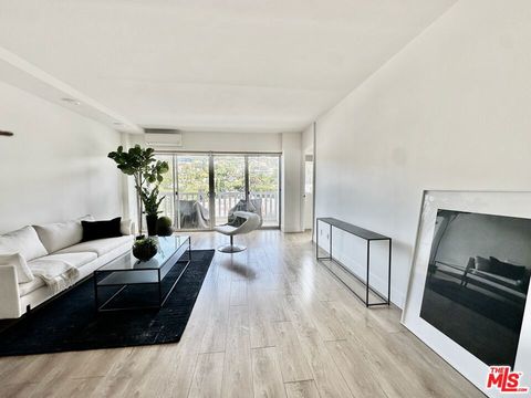 Photo of 999 N DOHENY Drive #904, West Hollywood, CA 90069 (MLS # 25631803)