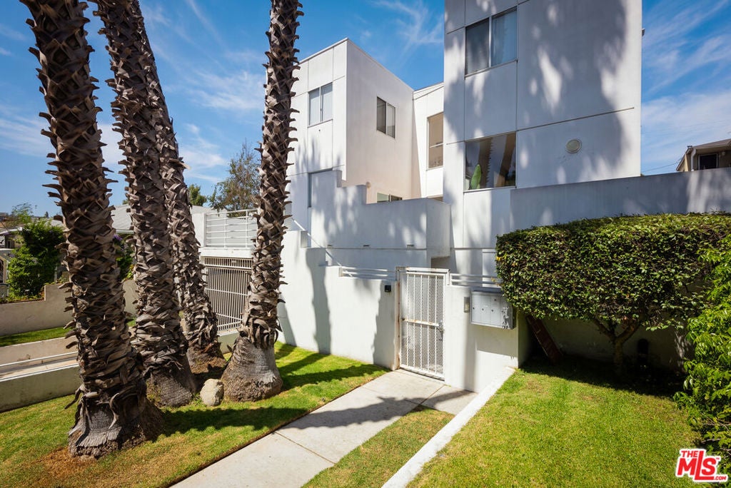 Photo of 1823 20th Street #103, Santa Monica, CA 90404 (MLS # 26864833)
