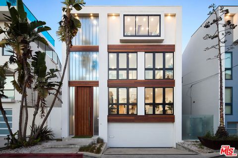 5106 Pacific Avenue Marina Del Rey CA 90292