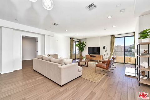 Photo of 871 Crenshaw Boulevard #305, Los Angeles, CA 90005 (MLS # 26662585)