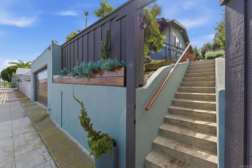 4415 Voltaire Street