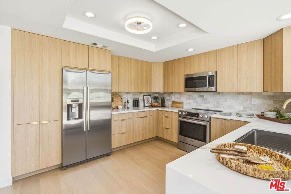 320 S Sierra Madre