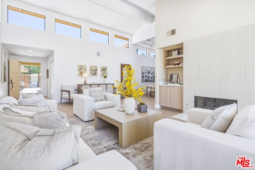 320 S Sierra Madre