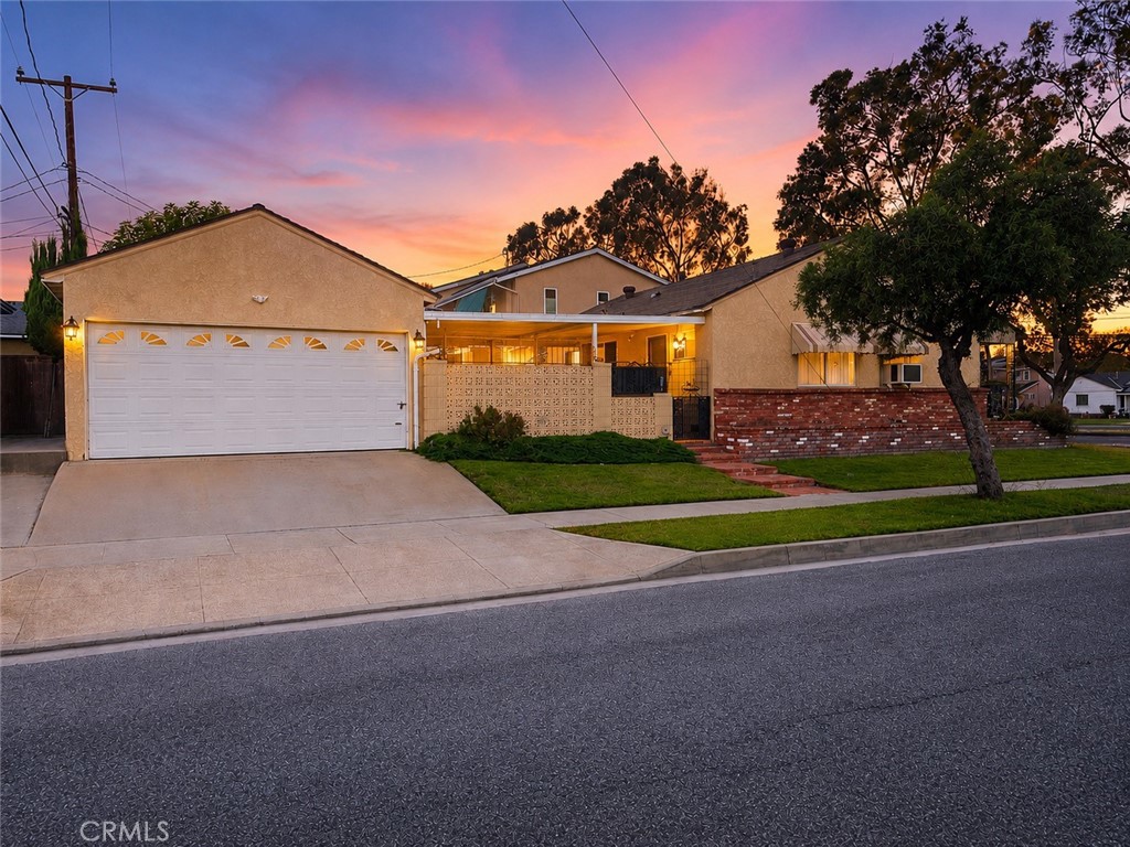 2528 Del Amo