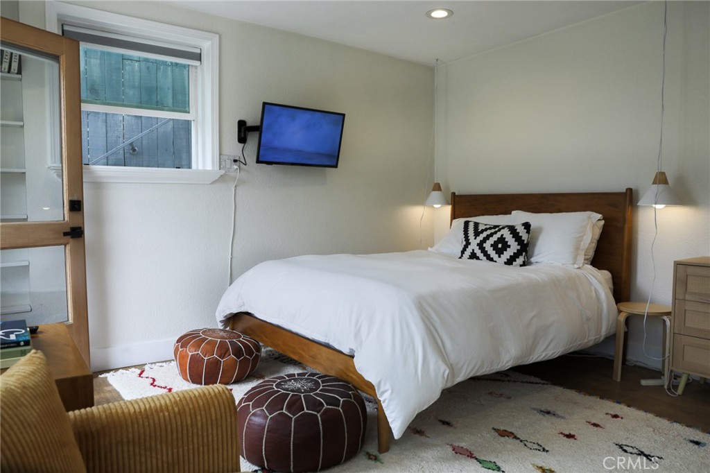 160 Avenida Florencia B