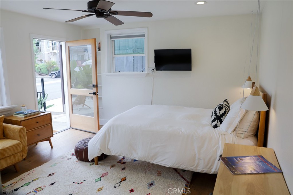 160 Avenida Florencia B