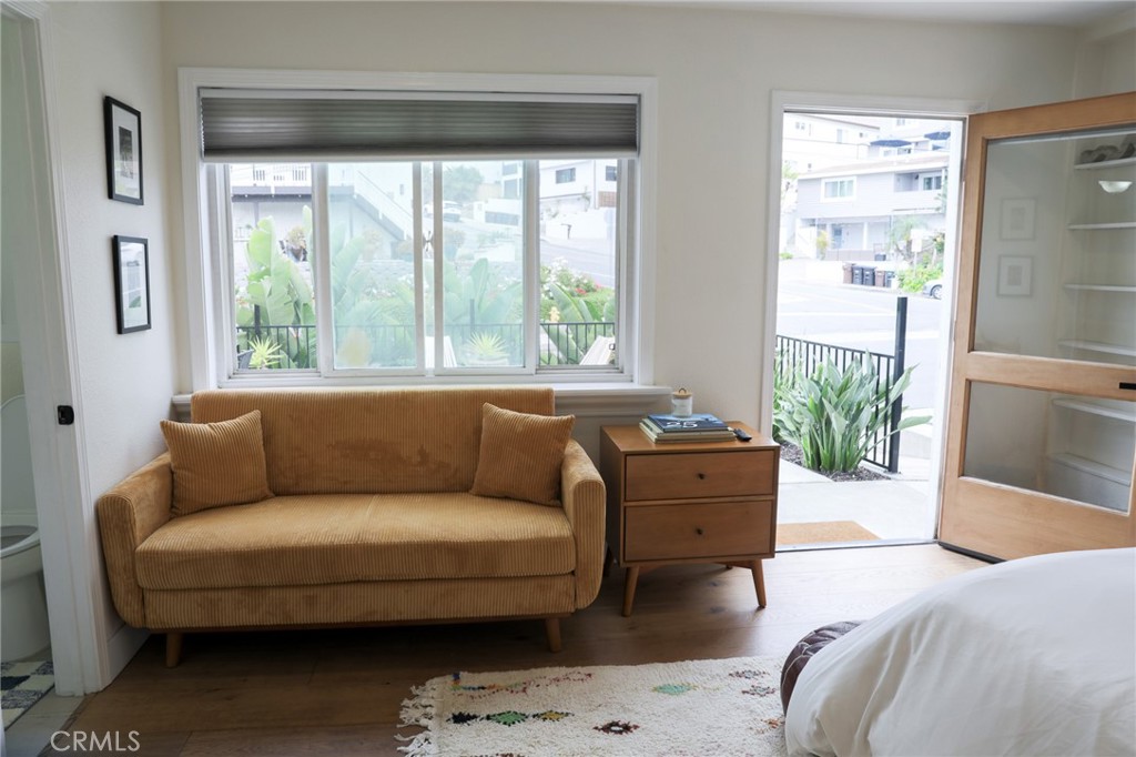 160 Avenida Florencia B