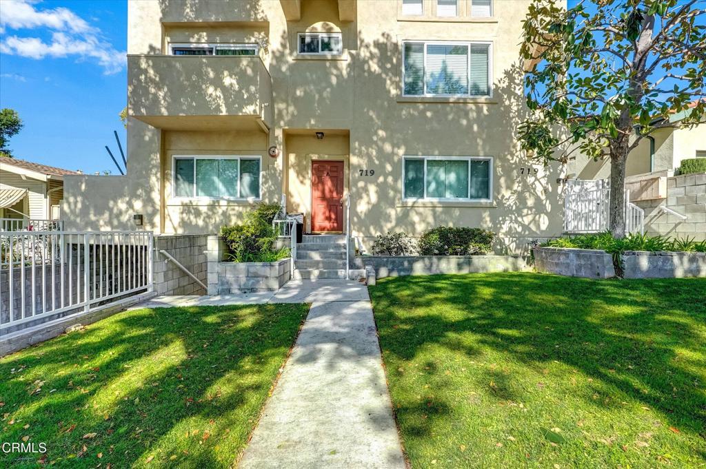 719 E Tujunga Avenue C