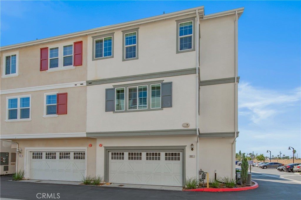 1092 N Anaheim Blvd 1