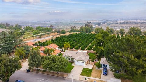 Photo of 29 Hubbard Court, Redlands, CA 92374 (MLS # IG26104069)