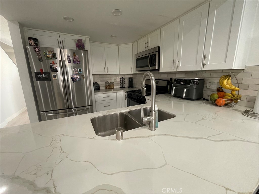 1658 Puente Avenue 10