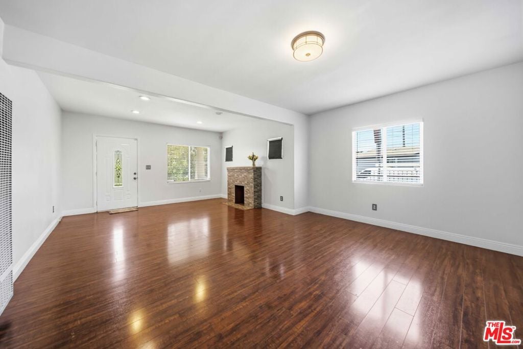 1319 E 75th Street