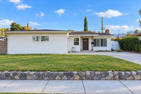 Photo of 413 Hartzell Avenue, Redlands, CA 92374 (MLS # NDP2609383)