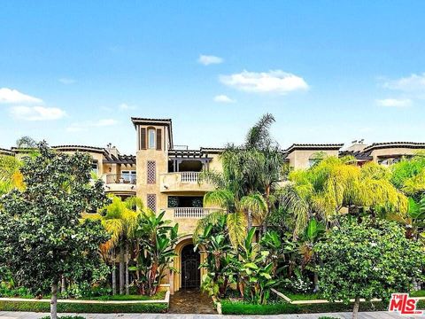 Photo of 12021 Guerin Street #306, Studio City, CA 91604 (MLS # 26798533)