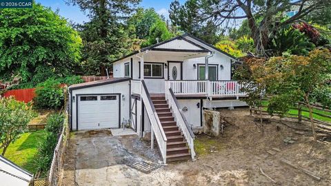 Photo of 2165 James St ST, Martinez, CA 94553 (MLS # 41133432)