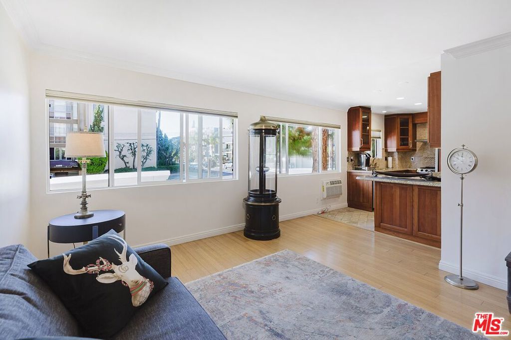 Properties 1 1154 S Barrington Avenue 101