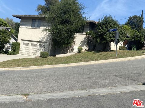 Photo of 3348 Bennett Drive, Los Angeles, CA 90068 (MLS # 26668065)