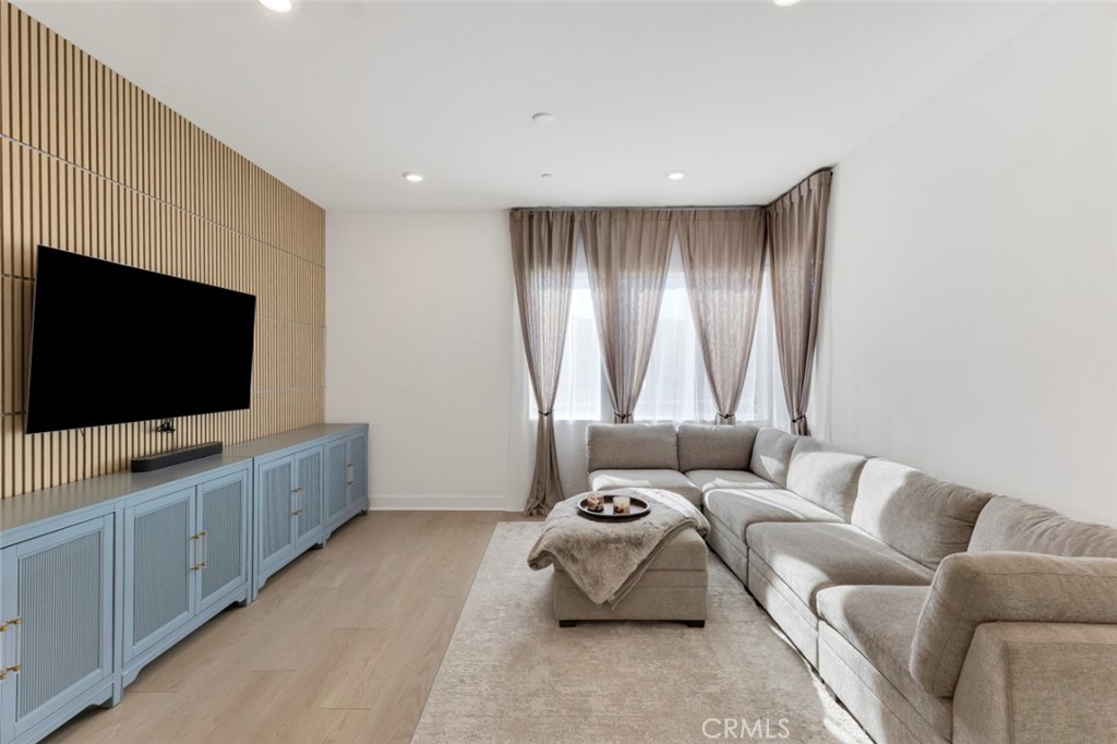 Peak (PEAK5P) - Residential Lease