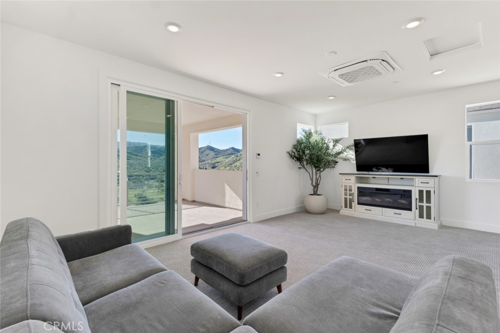 Peak (PEAK5P) - Residential Lease