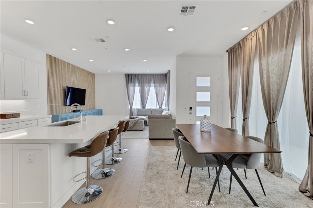 Peak (PEAK5P) - Residential Lease