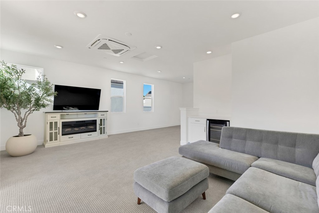 Peak (PEAK5P) - Residential Lease