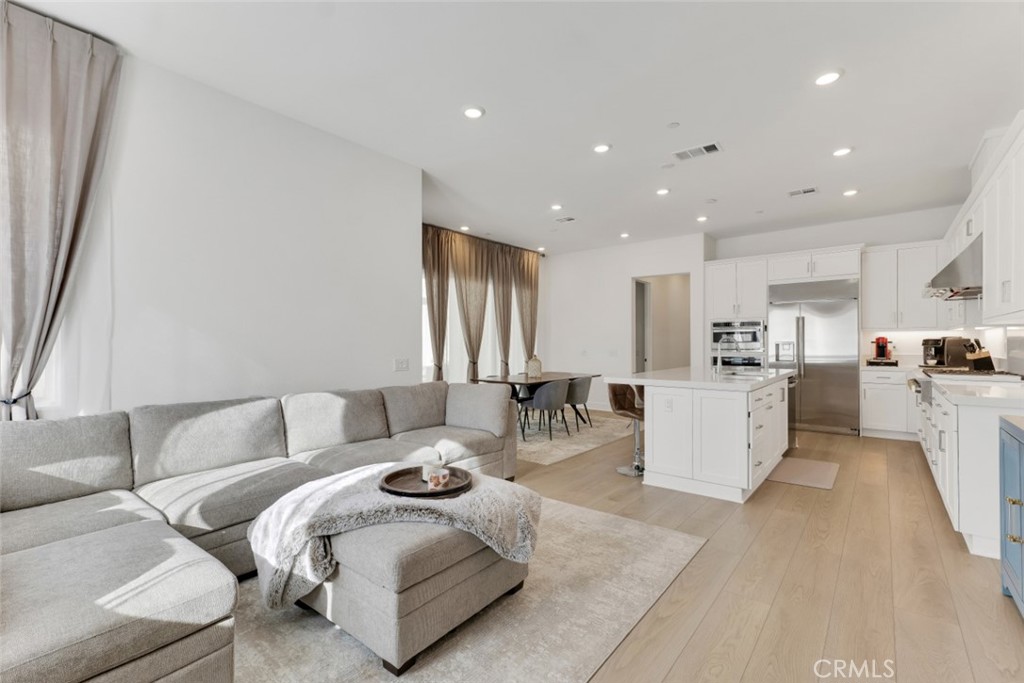 Peak (PEAK5P) - Residential Lease