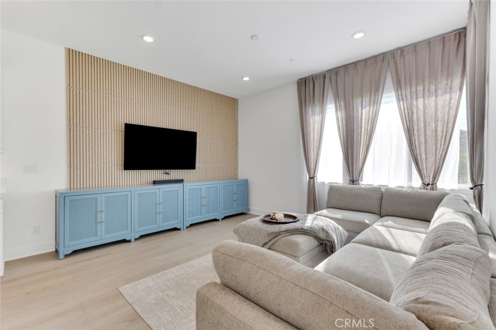 Peak (PEAK5P) - Residential Lease