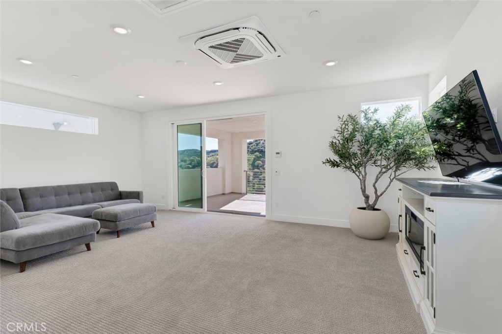 Peak (PEAK5P) - Residential Lease