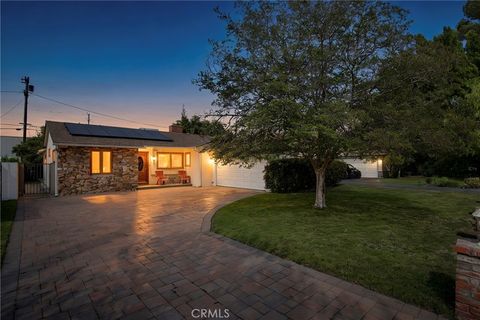 Photo of 12445 Killion Street, Valley Village, CA 91607 (MLS # SR26075315)