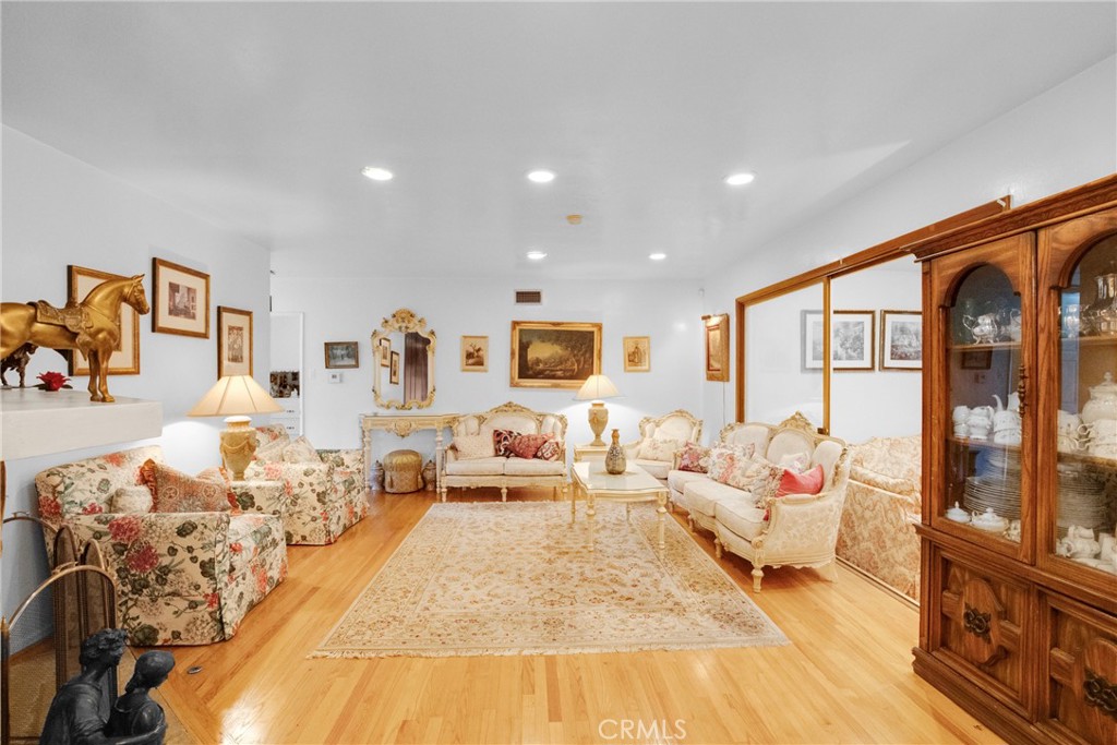 12445 Killion Street