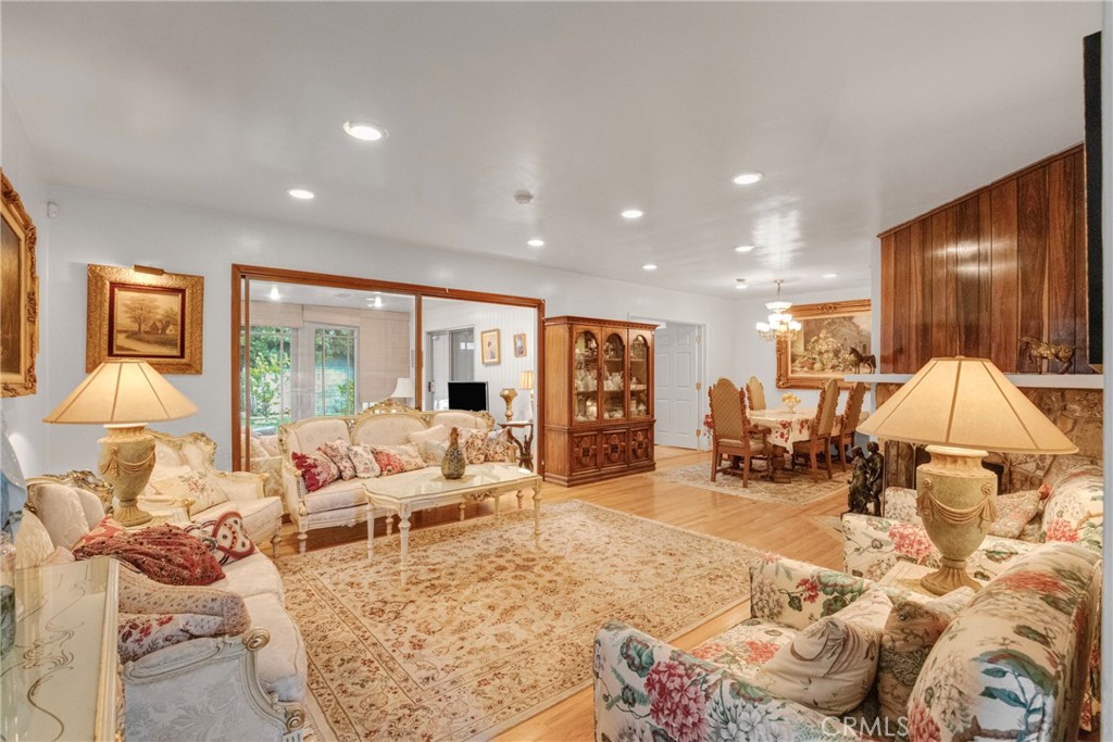 12445 Killion Street