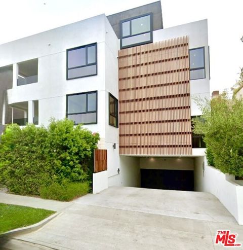 Photo of 724 N Croft Avenue #307, Los Angeles, CA 90069 (MLS # 26665865)