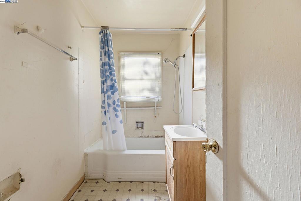 ELMHURST - Residential