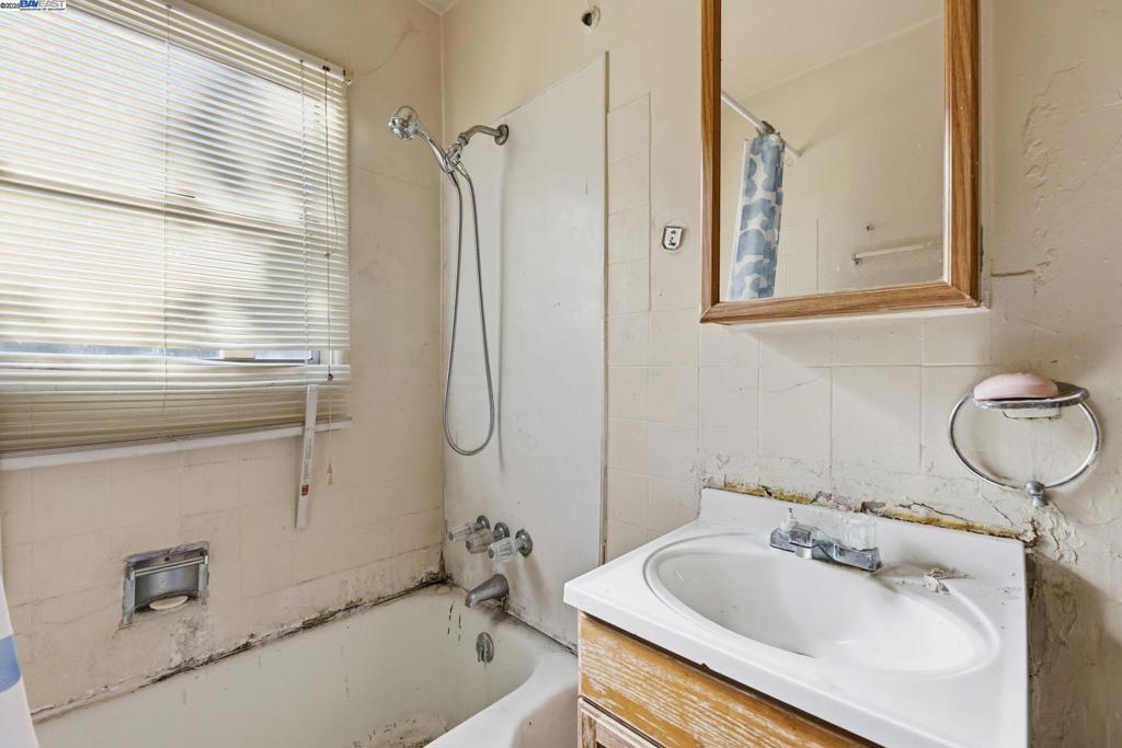 ELMHURST - Residential