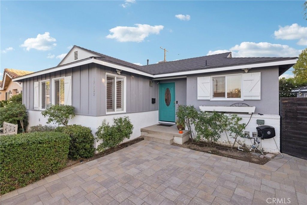 Photo of 17232 Elkwood Street, Lake Balboa, CA 91406 (MLS # SR25229744)