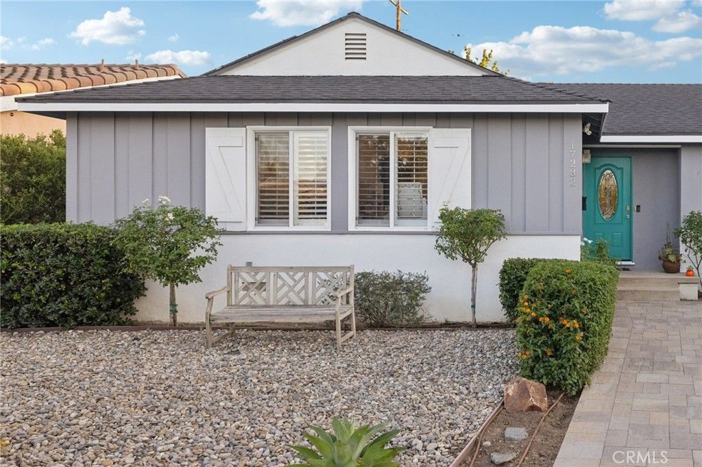 Photo of 17232 Elkwood Street, Lake Balboa, CA 91406 (MLS # SR25229744)