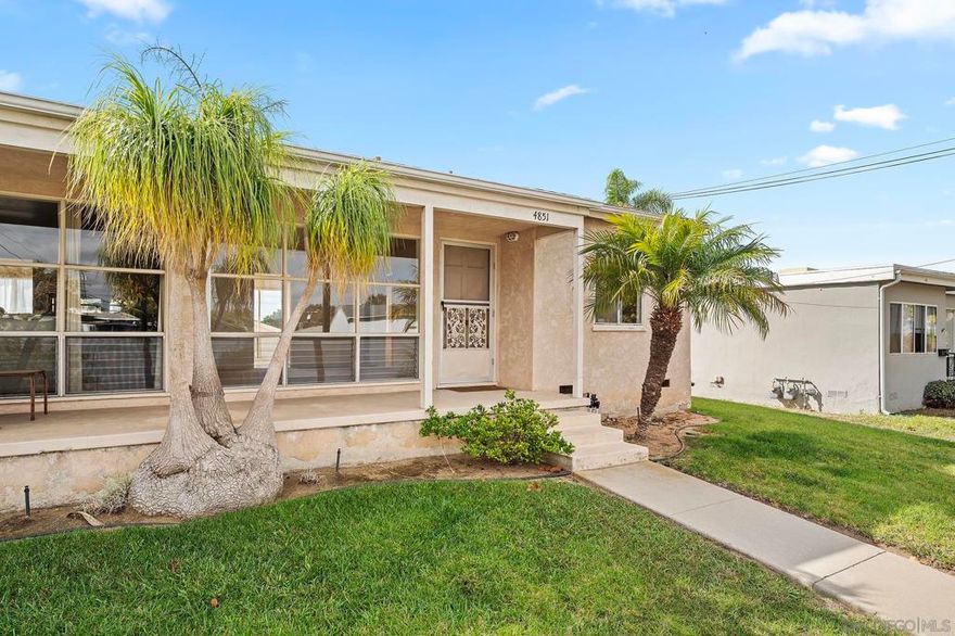 A Bay Park beauty! This bright and airy duplex has everything you're looking for. Minutes to Beaches and Bays. Cool Ocean breezes w/ views of the Sea World fireworks and distant views of Point Loma and the Pacific Ocean. Walking distance to Sprouts grocery store, Starbucks and several shops and restaurants. Brand new washer & dryer - solid wood cabinetry, gas stove & dishwasher. Beautifully refinished hardwood floors in the bedrooms (no shared walls in the bedrooms), new carpet in the living room. Ample storage space w/ an 8' x 10' shed inside a fully fenced backyard. Large living room windows with lots of natural light and a front porch for patio furniture. Brand new concrete back patio.  Landscaping & sewer included.