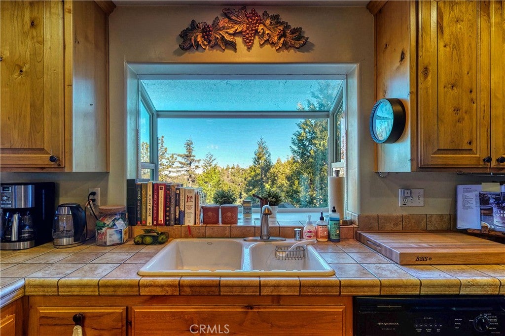 863 Grass Valley