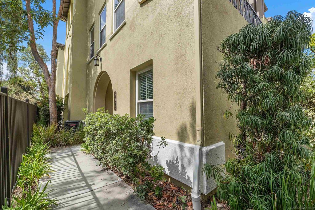 2674 Escala Circle