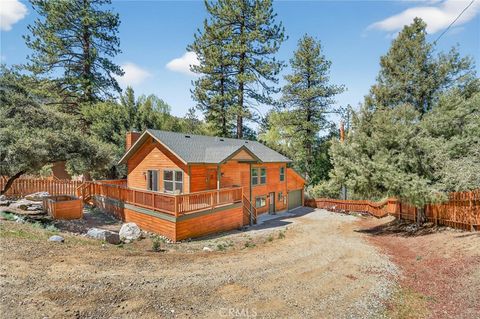 Photo of 2220 Saint Anton Dr, Pine Mountain Club, CA 93222 (MLS # SR26077239)