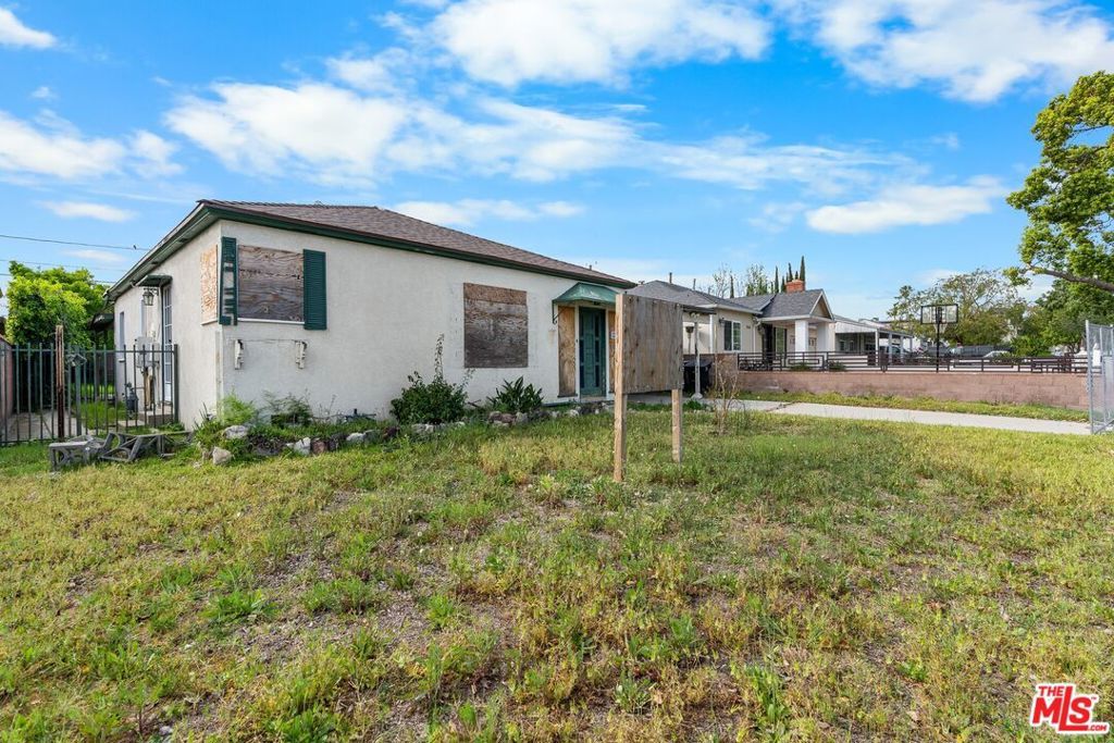 Photo of 1505 N Naomi Street, Burbank, CA 91505 (MLS # 26664851)