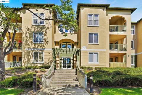 Photo of 38740 Tyson Ln #213B, Fremont, CA 94536 (MLS # 41130707)