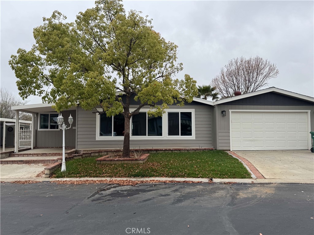 10961 Desert Lawn 63