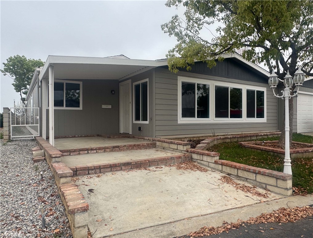 10961 Desert Lawn 63