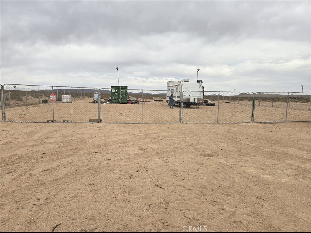 Great opportunity to own 5 acres in Lucerne Valley. Property is fence and ready to build a home or use it for storage.