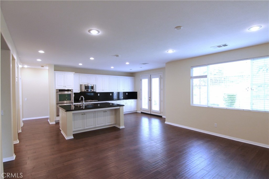 629 E Gardenia Drive