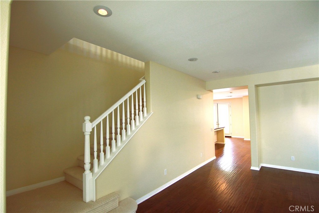 629 E Gardenia Drive